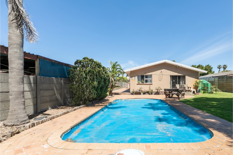 5 Bedroom Property for Sale in Windsor Park Western Cape